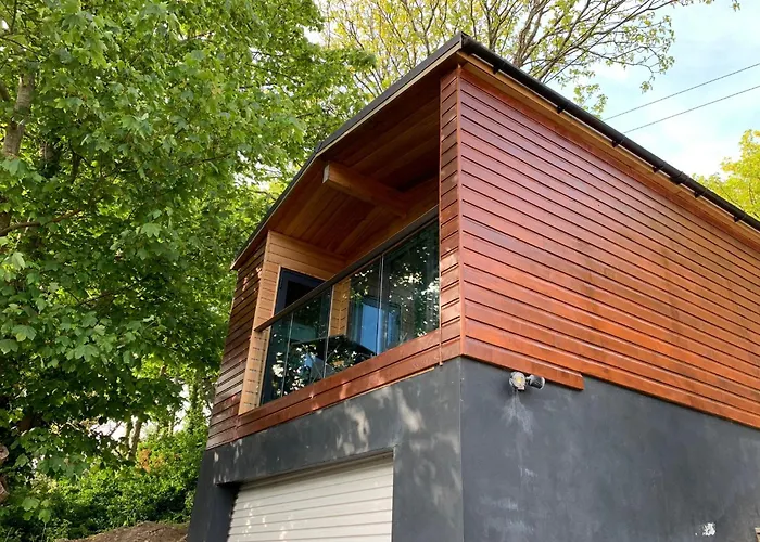 Chy Cos. South Facing Lodge With Balcony & Views.