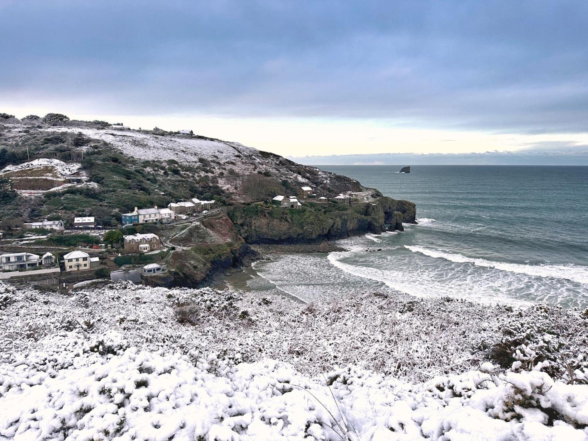 Chy Cos. South Facing With Balcony & Views. Holiday home St Agnes (Cornwall)